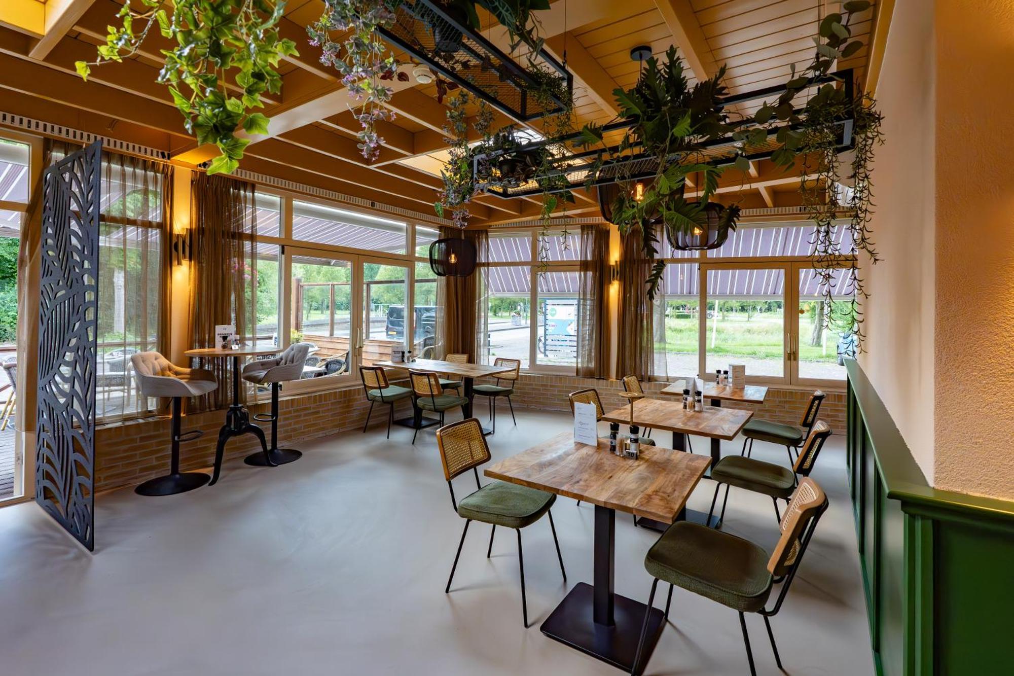 Hotel And Restaurant Saaze 3*